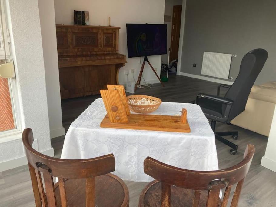 Silencioso, Luminoso Y Familiar Apartamento Lejlighed Madrid Eksteriør billede